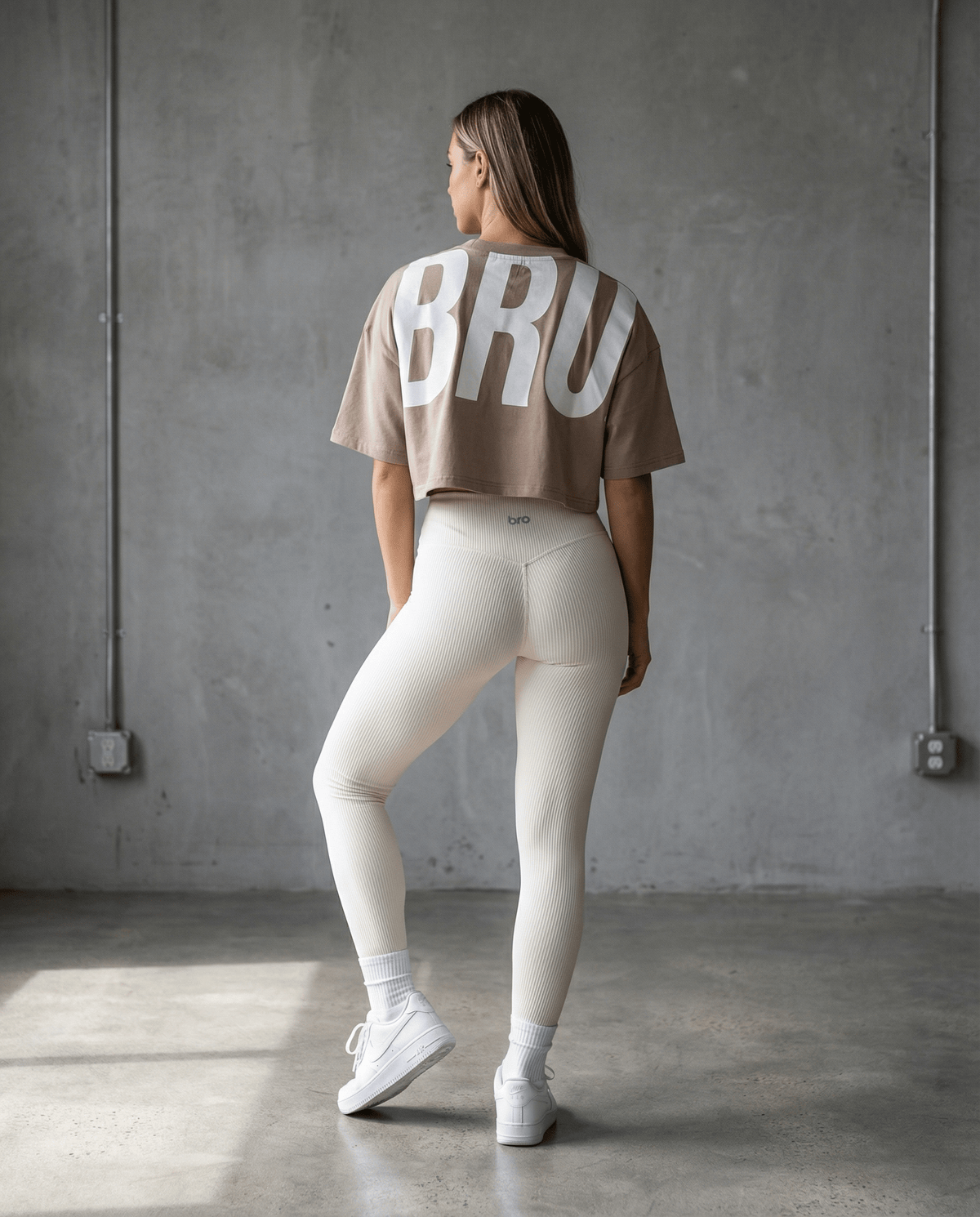 Crop top de sport oversize femme beige Impact - BRO Apparel, vue 4
